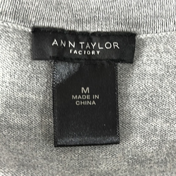 ANN TAYLOR Factory Ruffled Button Down Cardigan Sweater size medium - Picture 5 of 6